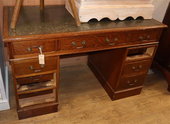 A small Edwardian oak pedestal desk W.122cm